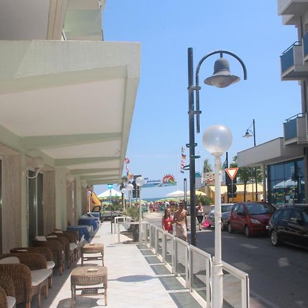 Hotel Bellavista-Olympic Ріміні Екстер'єр фото